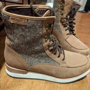 Women’s Merrell boots size 9.5 barely ever worn